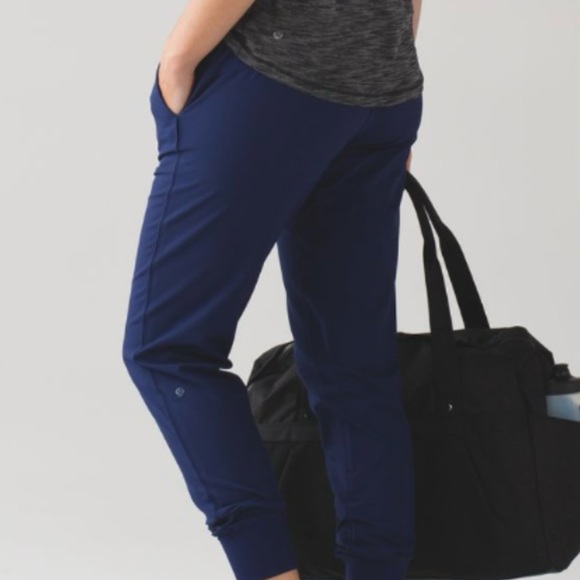 Lululemon black joggers (6) - Picture 4 of 8